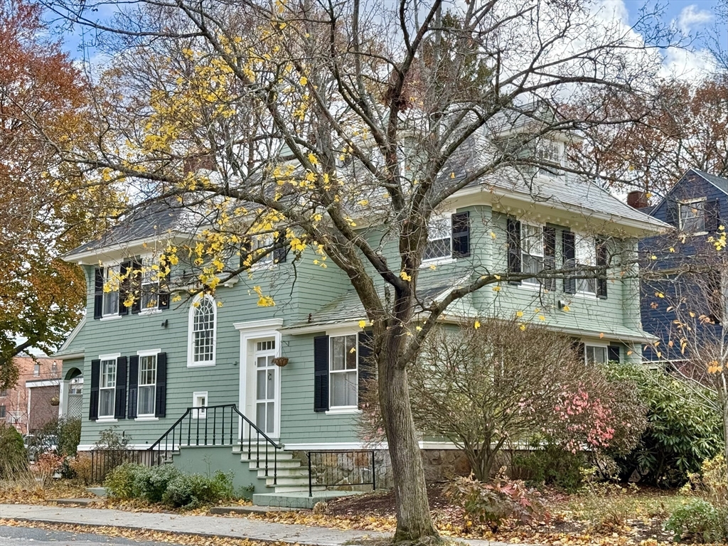 61 William St, Worcester, Massachusetts, 4 Bedrooms Bedrooms, 11 Rooms Rooms,2.5 BathroomsBathrooms,Residential,For Sale,William St,73454325