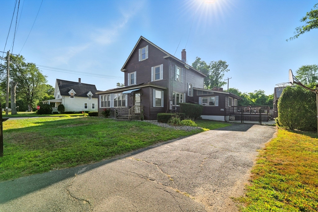 138 Suffield St, Agawam, Massachusetts, 3 Bedrooms Bedrooms, 5 Rooms Rooms,2 BathroomsBathrooms,Residential,For Sale,Suffield St,73417849