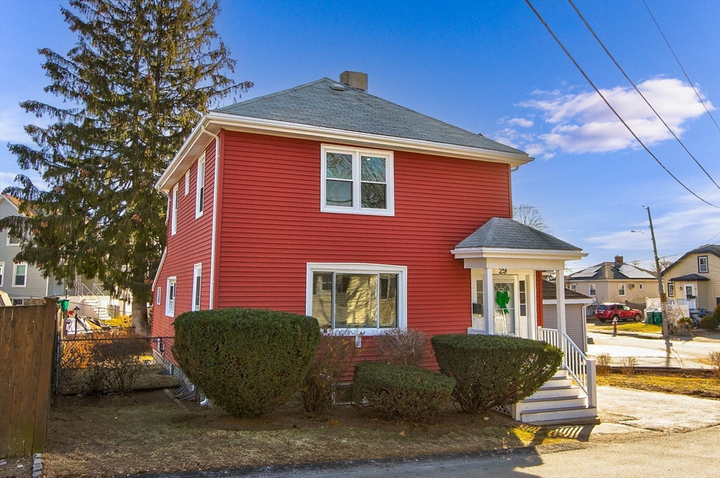 29 Lake View Place, Lynn, Massachusetts, 3 Bedrooms Bedrooms, 8 Rooms Rooms,2 BathroomsBathrooms,Residential,For Sale,Lake View Place,73461509