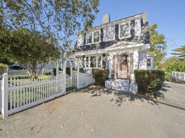 100 Elm Street, Quincy, Massachusetts, 4 Bedrooms Bedrooms, 8 Rooms Rooms,1.5 BathroomsBathrooms,Residential,For Sale,Elm Street,73445638