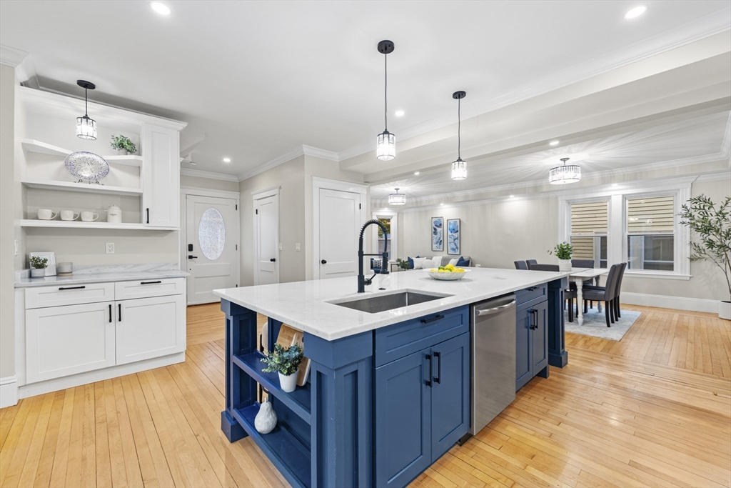 15 Phelps Street, Salem, Massachusetts, 3 Bedrooms Bedrooms, 8 Rooms Rooms,2.5 BathroomsBathrooms,Residential,For Sale,Phelps Street,73475484