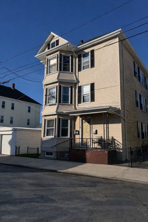 9 Stapleton St, New Bedford, Massachusetts, 9 Bedrooms Bedrooms, 15 Rooms Rooms,3 BathroomsBathrooms,Residential Income,For Sale,Stapleton St,73475638