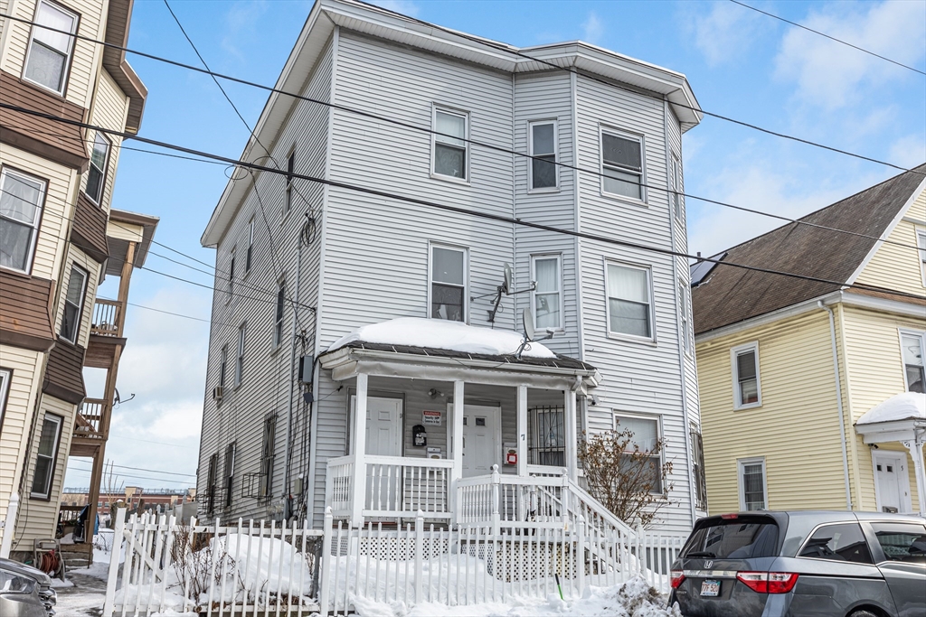 7-9 Bennington St, Lawrence, Massachusetts, 9 Bedrooms Bedrooms, 21 Rooms Rooms,3 BathroomsBathrooms,Residential Income,For Sale,Bennington St,73475644