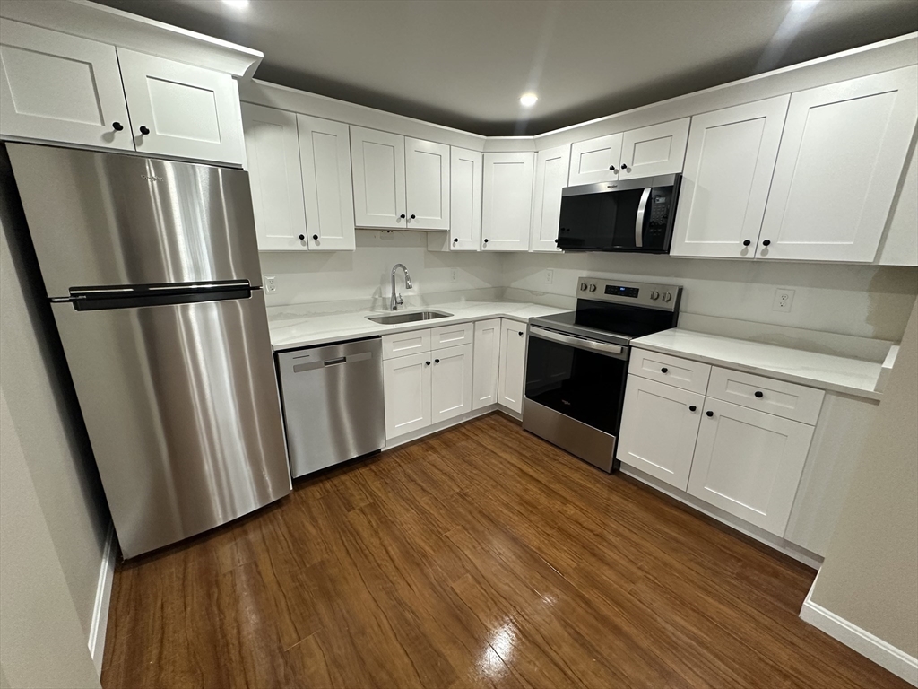 64 Holten St., Danvers, Massachusetts, 1 Bedroom Bedrooms, 3 Rooms Rooms,1 BathroomBathrooms,Residential Lease,For Rent,Holten St.,73475654