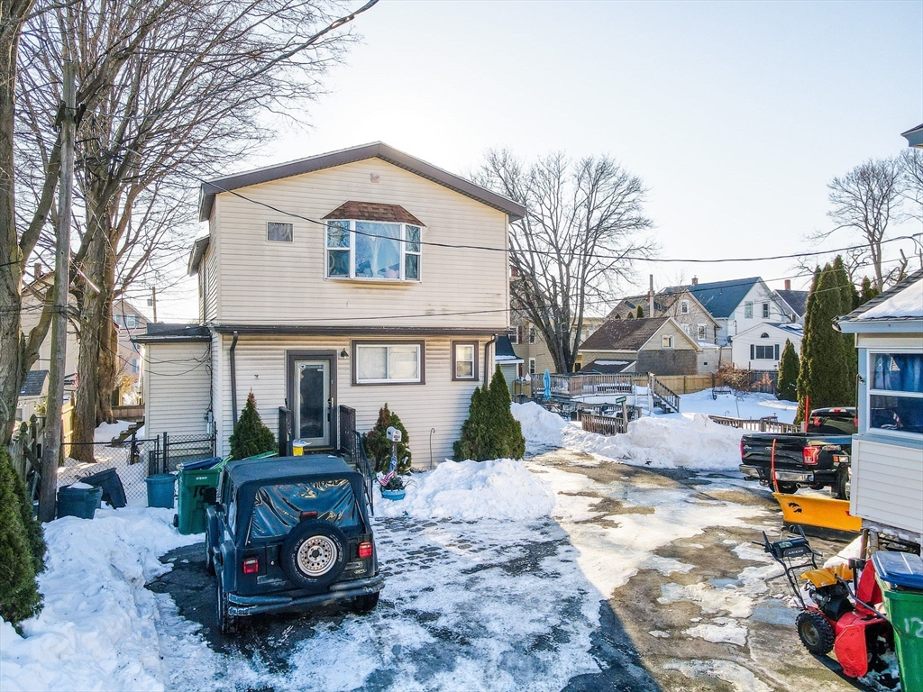 10 Pond St, Lynn, Massachusetts, 2 Bedrooms Bedrooms, 4 Rooms Rooms,2 BathroomsBathrooms,Residential,For Sale,Pond St,73475656