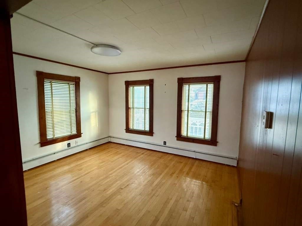 38 Mount Pleasant St, North Brookfield, Massachusetts, 3 Bedrooms Bedrooms, 5 Rooms Rooms,1 BathroomBathrooms,Residential Lease,For Rent,Mount Pleasant St,73475663