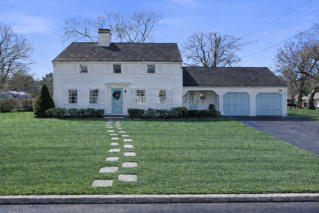 2 Canterbury Rd, Winchester, Massachusetts, 3 Bedrooms Bedrooms, 7 Rooms Rooms,2.5 BathroomsBathrooms,Residential,For Sale,Canterbury Rd,73475677