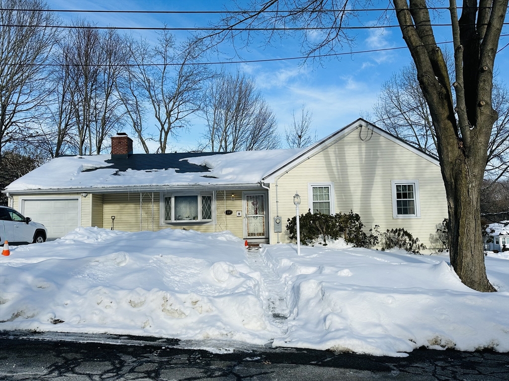 58 Adanac Rd, Milton, Massachusetts, 3 Bedrooms Bedrooms, 6 Rooms Rooms,1.5 BathroomsBathrooms,Residential,For Sale,Adanac Rd,73475681
