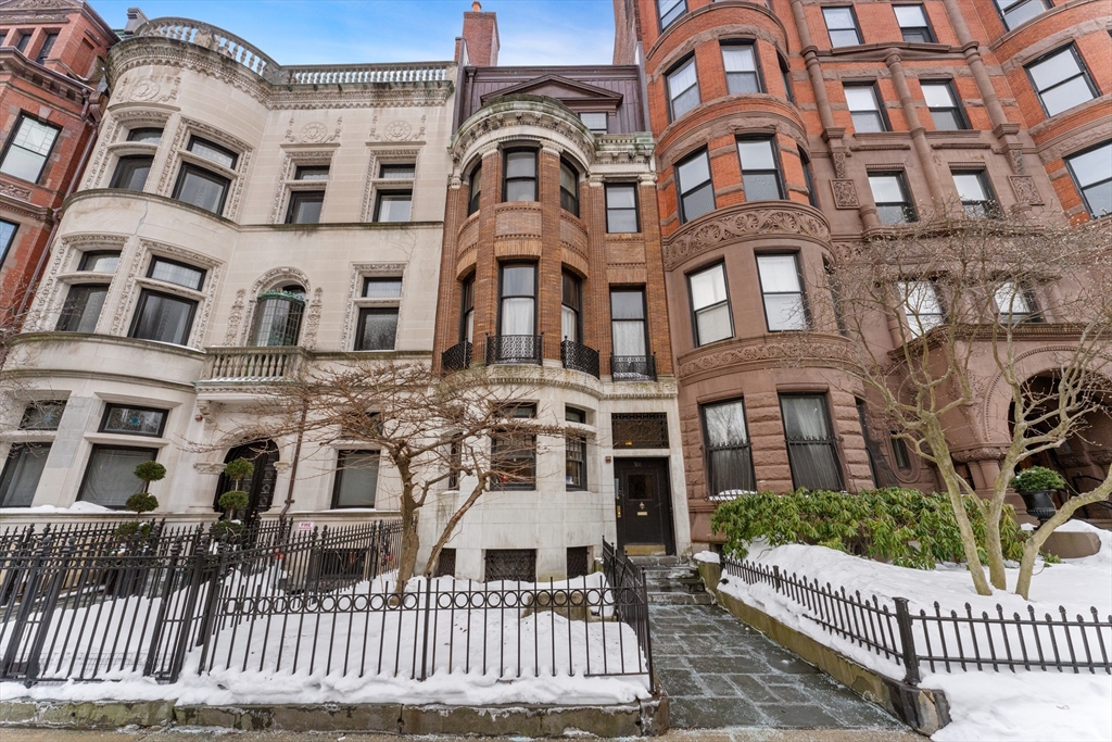 306 Commonwealth Ave, Boston, Massachusetts, 2 Bedrooms Bedrooms, 4 Rooms Rooms,1 BathroomBathrooms,Residential Lease,For Rent,Commonwealth Ave,73475535