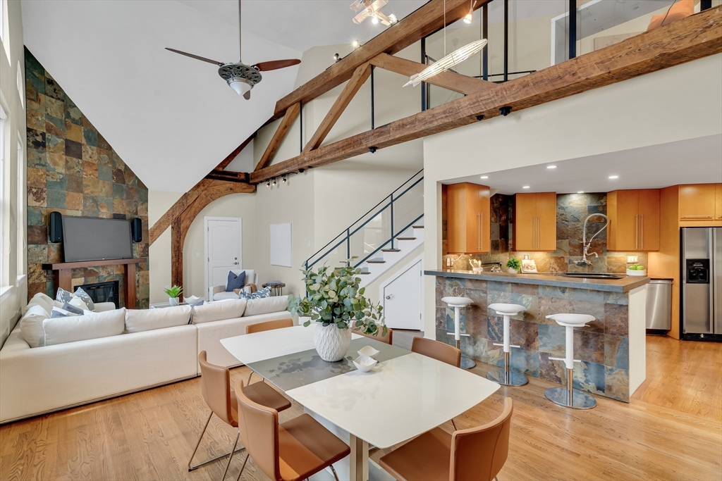 110 Washington Park, Newton, Massachusetts, 2 Bedrooms Bedrooms, 6 Rooms Rooms,2 BathroomsBathrooms,Residential Lease,For Rent,Washington Park,73475548