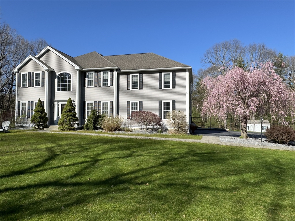 10 Essex St, Douglas, Massachusetts, 4 Bedrooms Bedrooms, 10 Rooms Rooms,2.5 BathroomsBathrooms,Residential,For Sale,Essex St,73475569