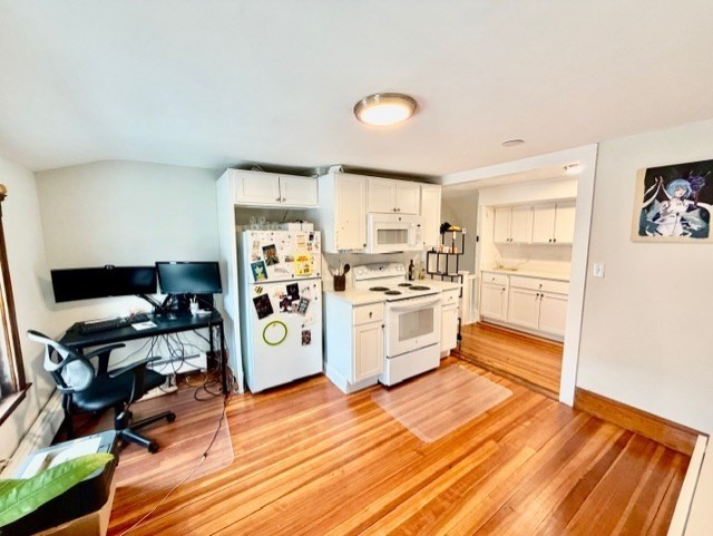 48 Powder House Blvd, Somerville, Massachusetts, 2 Bedrooms Bedrooms, 5 Rooms Rooms,1 BathroomBathrooms,Residential Lease,For Rent,Powder House Blvd,73475578