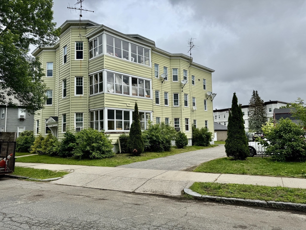 15-19 Litchfield St, Springfield, Massachusetts, 18 Bedrooms Bedrooms, 30 Rooms Rooms,6 BathroomsBathrooms,Residential Income,For Sale,Litchfield St,73384879