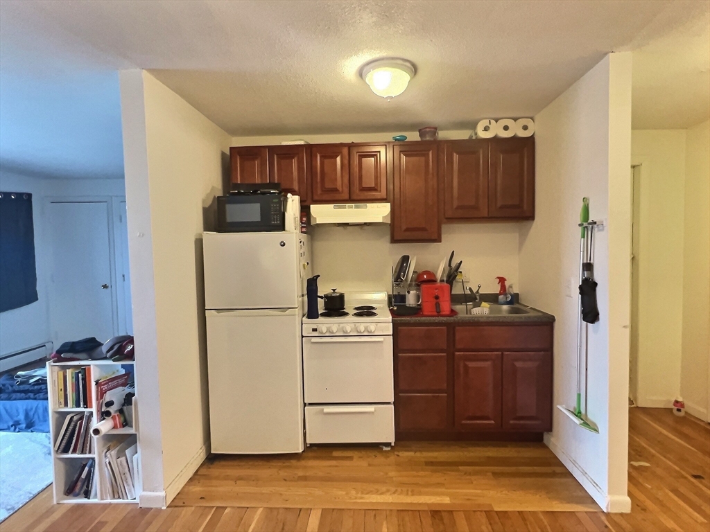 1039 Commonwealth Ave, Boston, Massachusetts, 1 Room Rooms,1 BathroomBathrooms,Residential Lease,For Rent,Commonwealth Ave,73475615
