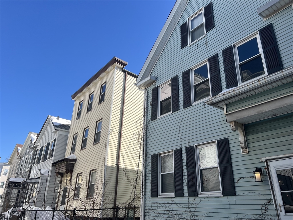 10 Glover Ct, Boston, Massachusetts, 4 Bedrooms Bedrooms, 11 Rooms Rooms,2 BathroomsBathrooms,Residential Income,For Sale,Glover Ct,73475564