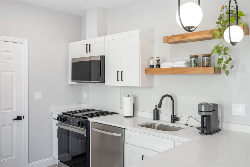 35 Sagamore Ave, Chelsea, Massachusetts, 2 Bedrooms Bedrooms, 6 Rooms Rooms,1 BathroomBathrooms,Residential Lease,For Rent,Sagamore Ave,73467000