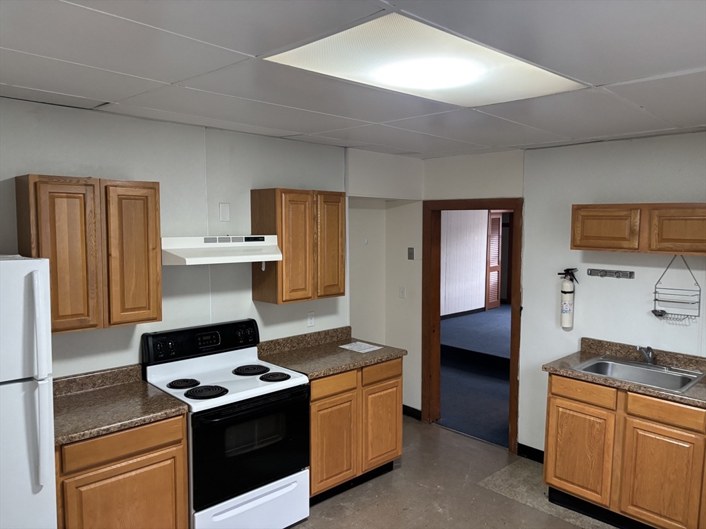 324 Boston Ave, Medford, Massachusetts, 1 Bedroom Bedrooms, 3 Rooms Rooms,1 BathroomBathrooms,Residential Lease,For Rent,Boston Ave,73468491