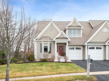 8 Riverview Heights, Amesbury, Massachusetts, 3 Bedrooms Bedrooms, 9 Rooms Rooms,2.5 BathroomsBathrooms,Residential,For Sale,Riverview Heights,73459253