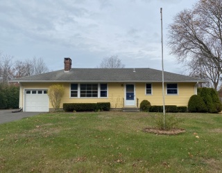 6 Highland Circle, Hadley, Massachusetts, 4 Bedrooms Bedrooms, 5 Rooms Rooms,2 BathroomsBathrooms,Residential Lease,For Rent,Highland Circle,73475832
