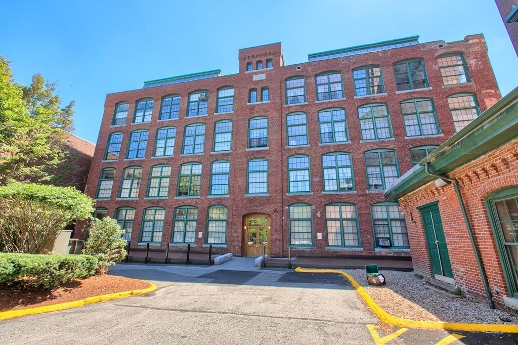 200 Market Street, Lowell, Massachusetts, 1 Bedroom Bedrooms, 3 Rooms Rooms,1 BathroomBathrooms,Residential Lease,For Rent,Market Street,73475837