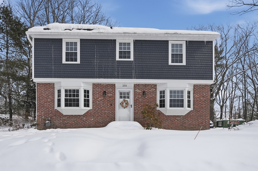 233 Mount Vernon Street, Fitchburg, Massachusetts, 4 Bedrooms Bedrooms, 8 Rooms Rooms,2.5 BathroomsBathrooms,Residential,For Sale,Mount Vernon Street,73475839