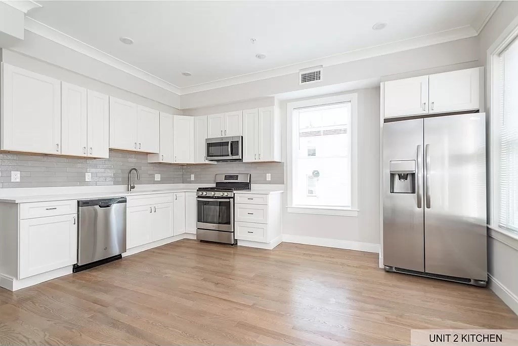 68 Day St, Boston, Massachusetts, 3 Bedrooms Bedrooms, 6 Rooms Rooms,2 BathroomsBathrooms,Residential Lease,For Rent,Day St,73475841