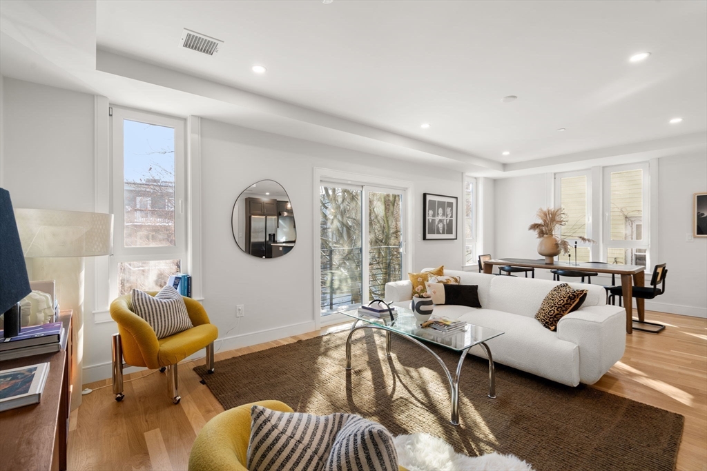 3514 Washington St, Boston, Massachusetts, 2 Bedrooms Bedrooms, 5 Rooms Rooms,2.5 BathroomsBathrooms,Residential,For Sale,Washington St,73475689