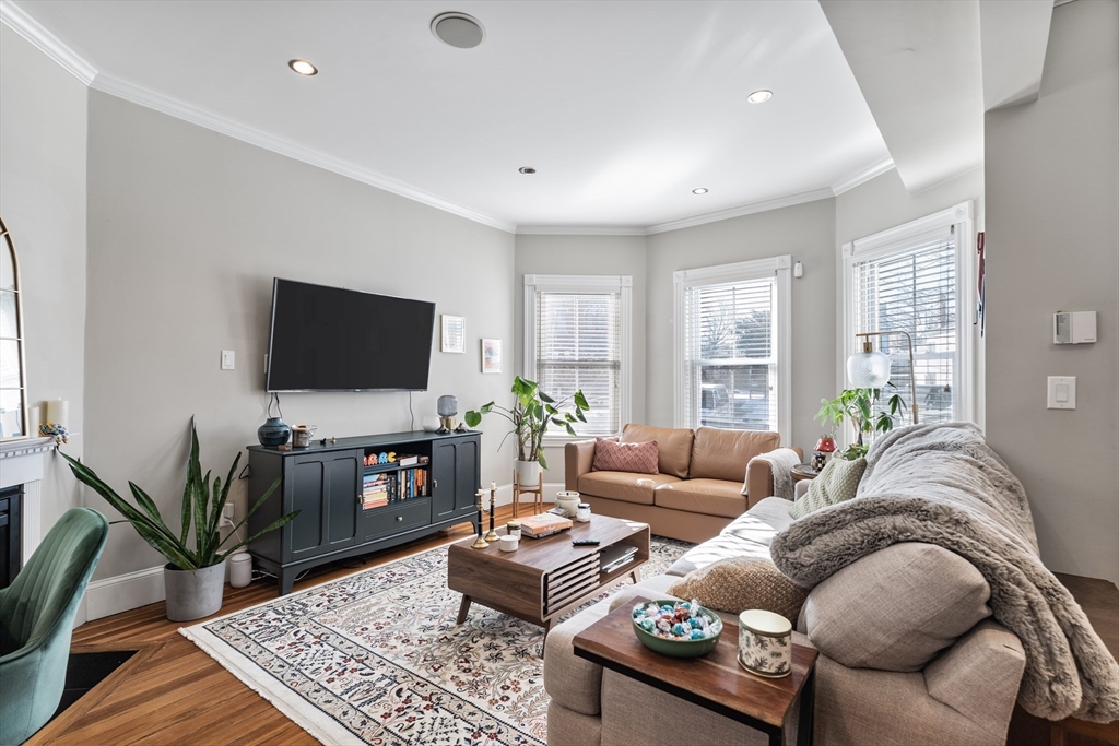 200 Emerson St, Boston, Massachusetts, 2 Bedrooms Bedrooms, 4 Rooms Rooms,1 BathroomBathrooms,Residential Lease,For Rent,Emerson St,73475690