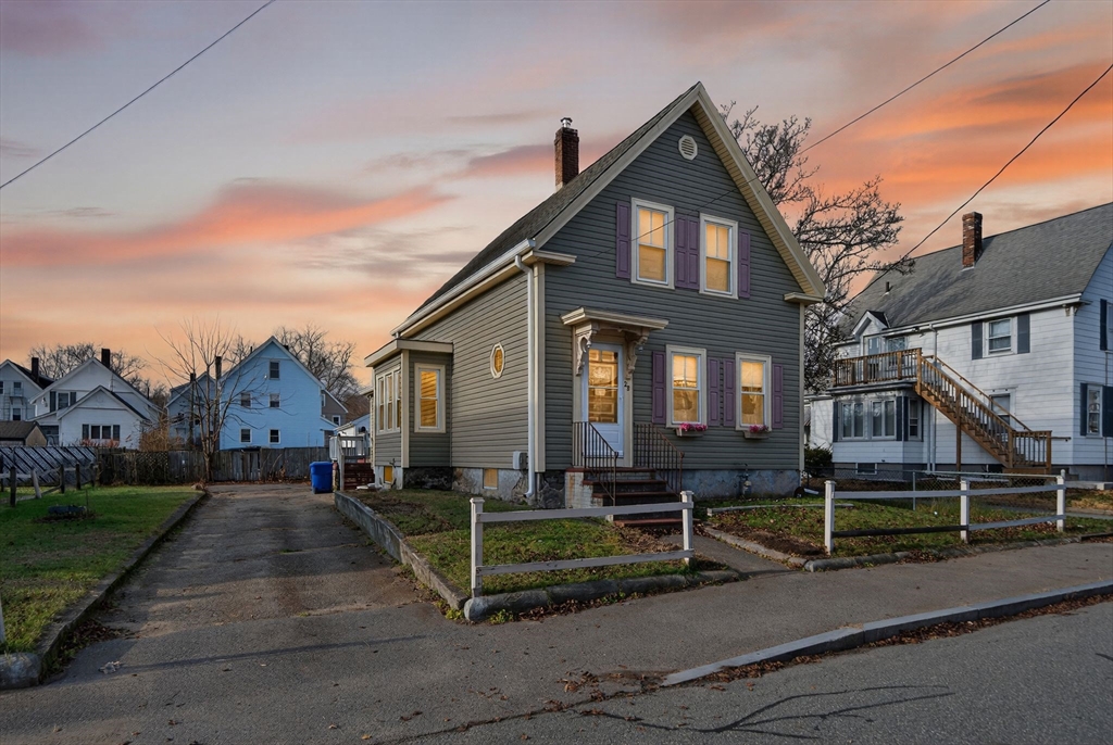 28 Cottage St, Taunton, Massachusetts, 3 Bedrooms Bedrooms, 7 Rooms Rooms,1 BathroomBathrooms,Residential,For Sale,Cottage St,73475691