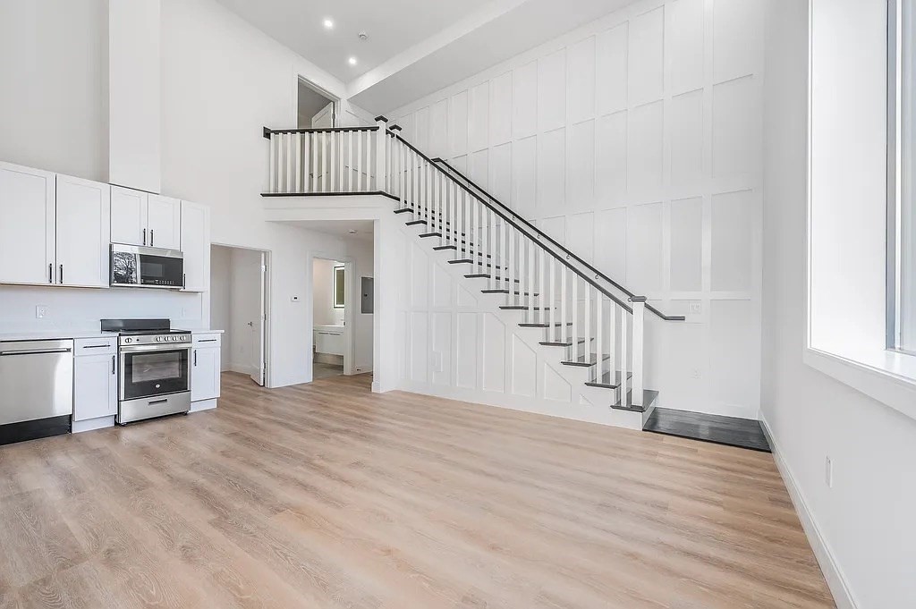 536 Broadway, Everett, Massachusetts, 2 Bedrooms Bedrooms, 5 Rooms Rooms,2 BathroomsBathrooms,Residential Lease,For Rent,Broadway,73475696