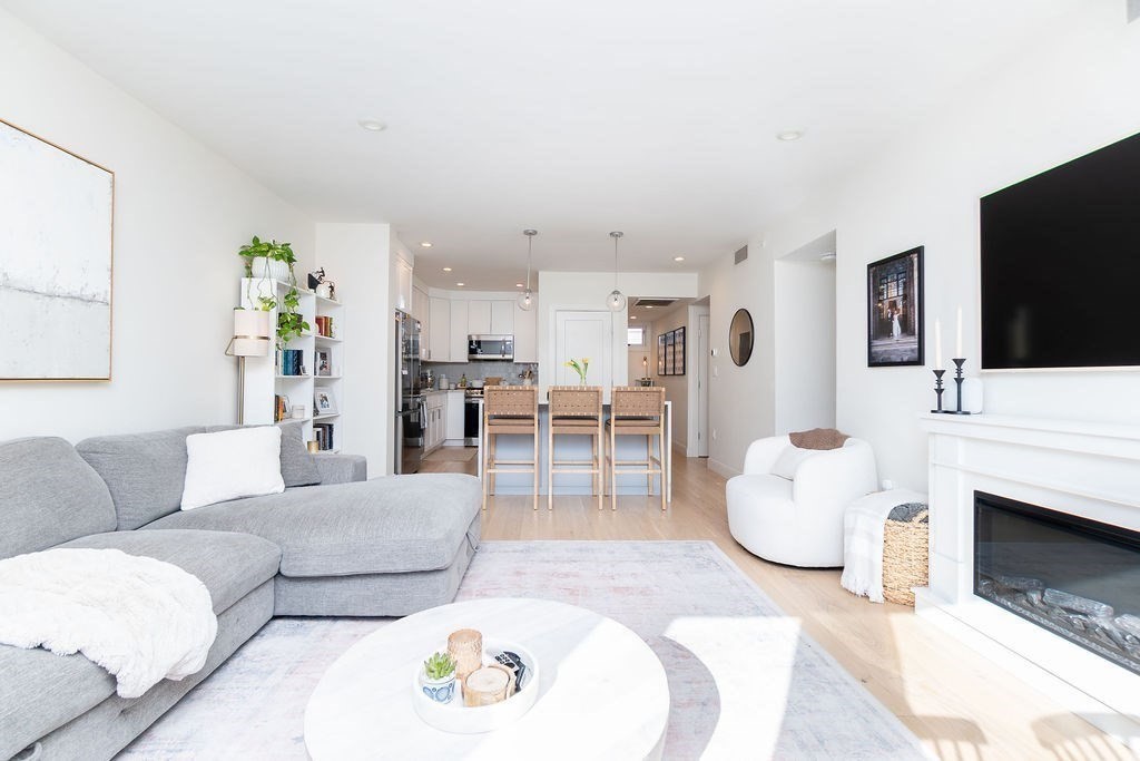 69 Lubec Street, Boston, Massachusetts, 2 Bedrooms Bedrooms, 5 Rooms Rooms,2 BathroomsBathrooms,Residential Lease,For Rent,Lubec Street,73475704