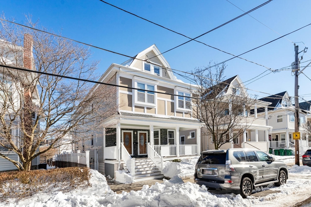 43 Kenmere Rd, Medford, Massachusetts, 3 Bedrooms Bedrooms, 9 Rooms Rooms,3 BathroomsBathrooms,Residential,For Sale,Kenmere Rd,73475720