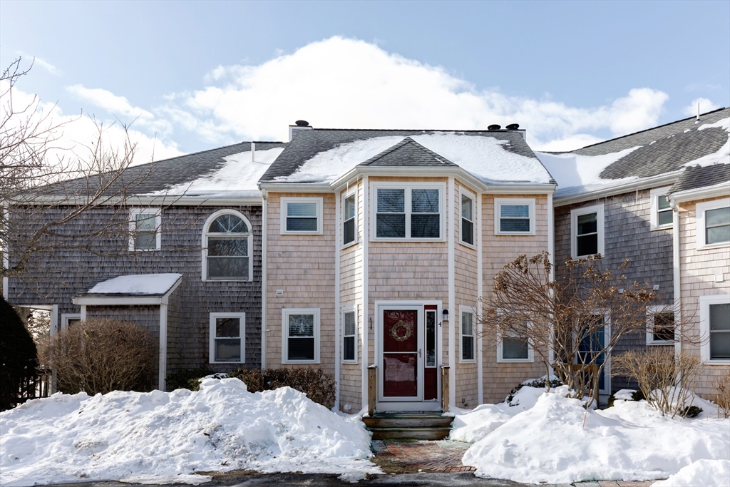 4 Harbor Hill Dr, Bourne, Massachusetts, 2 Bedrooms Bedrooms, 4 Rooms Rooms,1.5 BathroomsBathrooms,Residential,For Sale,Harbor Hill Dr,73475727