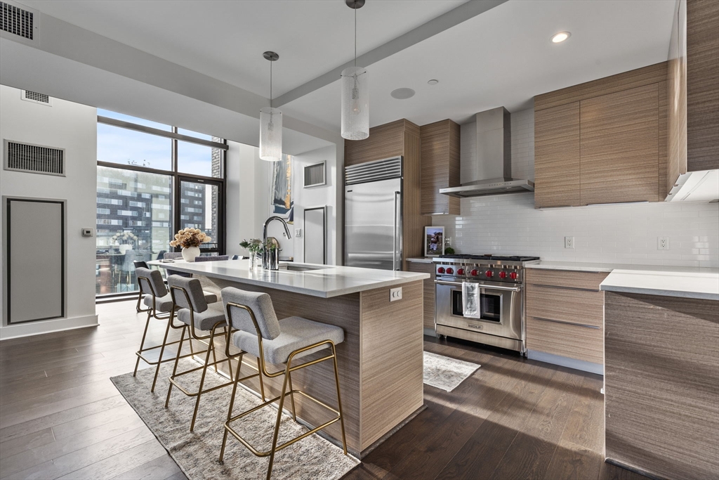 14 West Broadway, Boston, Massachusetts, 3 Bedrooms Bedrooms, 9 Rooms Rooms,2.5 BathroomsBathrooms,Residential,For Sale,West Broadway,73475726