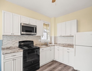 100 North Franklin, Holbrook, Massachusetts, 1 Bedroom Bedrooms, 4 Rooms Rooms,1 BathroomBathrooms,Residential Lease,For Rent,North Franklin,73475754