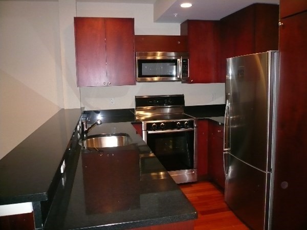 533 Cambridge St, Boston, Massachusetts, 2 Bedrooms Bedrooms, 5 Rooms Rooms,2 BathroomsBathrooms,Residential Lease,For Rent,Cambridge St,73475763