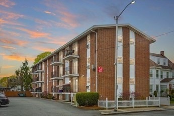 36 Essex, Saugus, Massachusetts, 2 Bedrooms Bedrooms, 4 Rooms Rooms,1 BathroomBathrooms,Residential Lease,For Rent,Essex,73475764