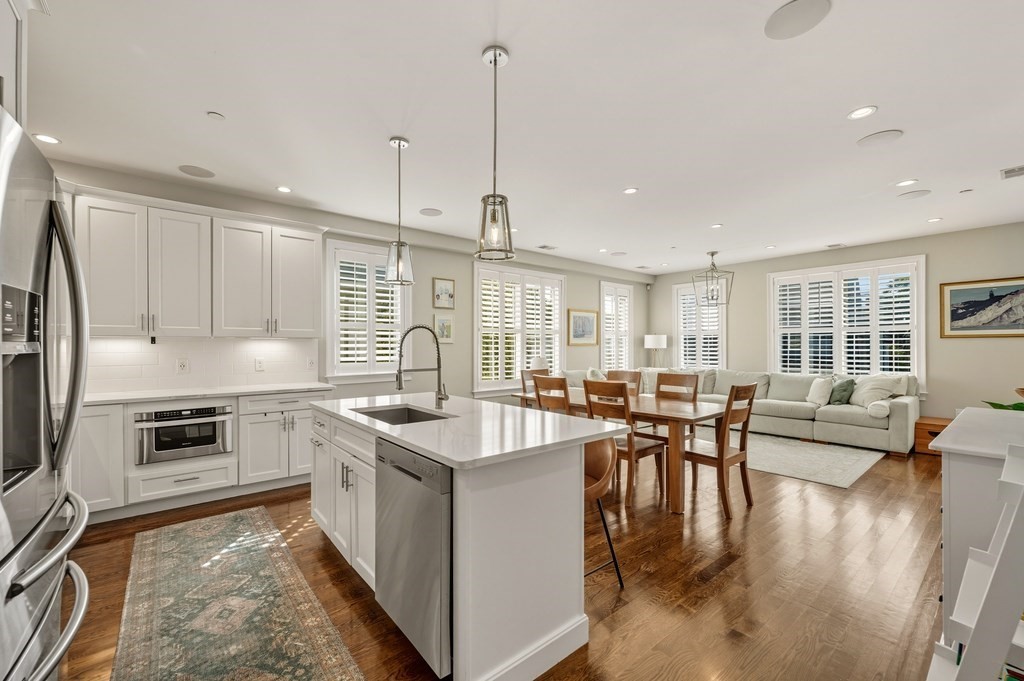 884 Adams St, Boston, Massachusetts, 3 Bedrooms Bedrooms, 6 Rooms Rooms,3 BathroomsBathrooms,Residential,For Sale,Adams St,73475761