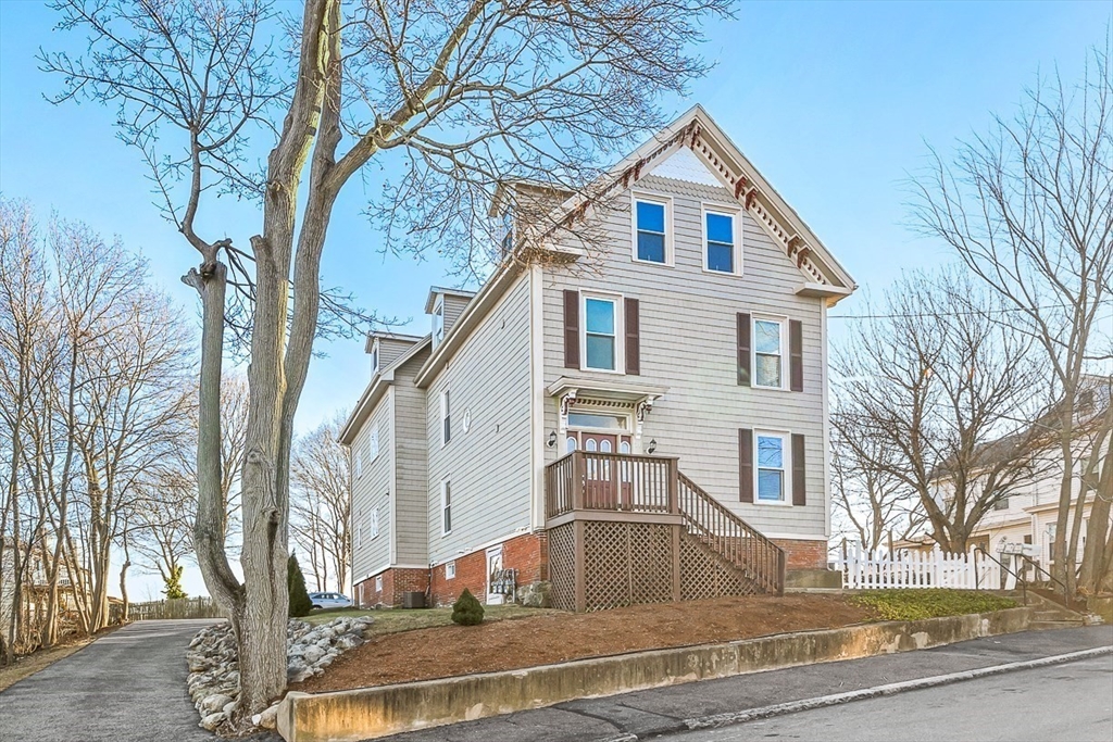 11 Symonds St, Salem, Massachusetts, 2 Bedrooms Bedrooms, 4 Rooms Rooms,2 BathroomsBathrooms,Residential Lease,For Rent,Symonds St,73475786