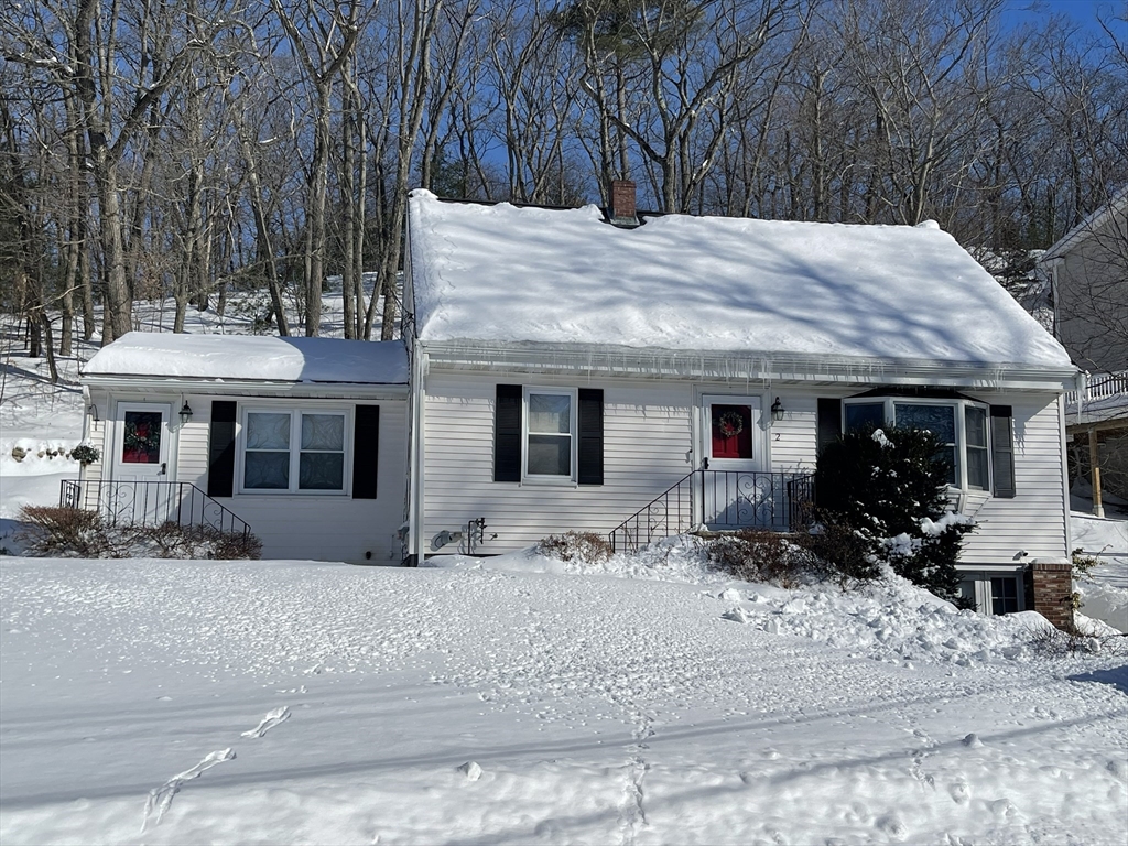 2 Mooney Rd, Burlington, Massachusetts, 4 Bedrooms Bedrooms, 7 Rooms Rooms,2 BathroomsBathrooms,Residential,For Sale,Mooney Rd,73475792