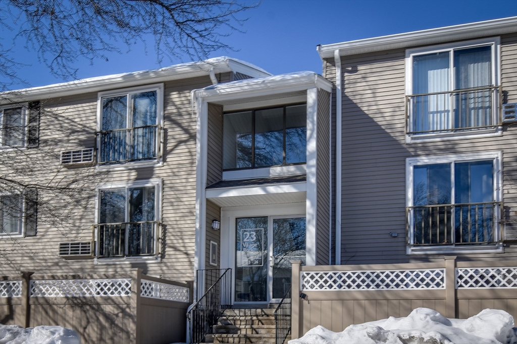 23 Village Rock Ln, Natick, Massachusetts, 1 Bedroom Bedrooms, 4 Rooms Rooms,1 BathroomBathrooms,Residential,For Sale,Village Rock Ln,73475783