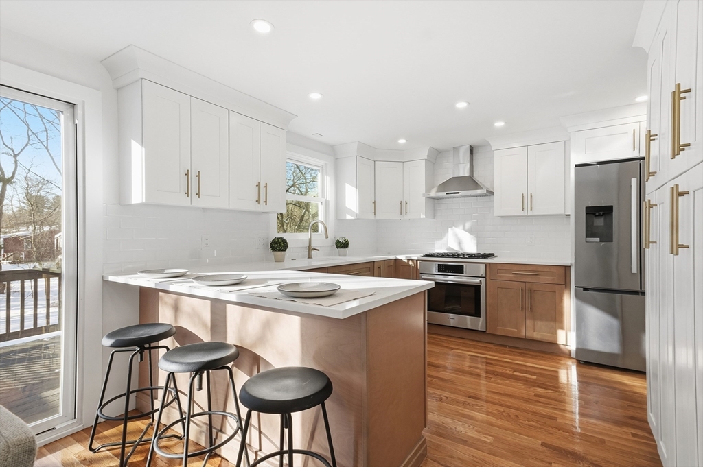 155 Mill St, Burlington, Massachusetts, 4 Bedrooms Bedrooms, 5 Rooms Rooms,3 BathroomsBathrooms,Residential,For Sale,Mill St,73475800