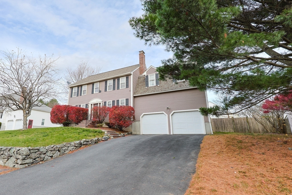 23 Ledgeview Drive, Norwood, Massachusetts, 4 Bedrooms Bedrooms, 10 Rooms Rooms,2.5 BathroomsBathrooms,Residential,For Sale,Ledgeview Drive,73453372