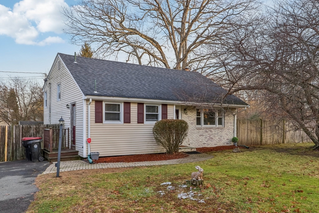 24 Oberlin Rd, Brockton, Massachusetts, 3 Bedrooms Bedrooms, 5 Rooms Rooms,1 BathroomBathrooms,Residential,For Sale,Oberlin Rd,73461095