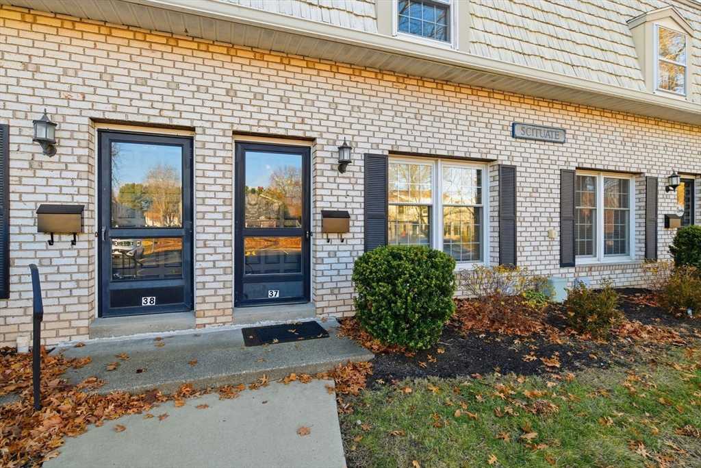 37 Corey Colonial, Agawam, Massachusetts, 2 Bedrooms Bedrooms, 4 Rooms Rooms,1.5 BathroomsBathrooms,Residential,For Sale,Corey Colonial,73457870