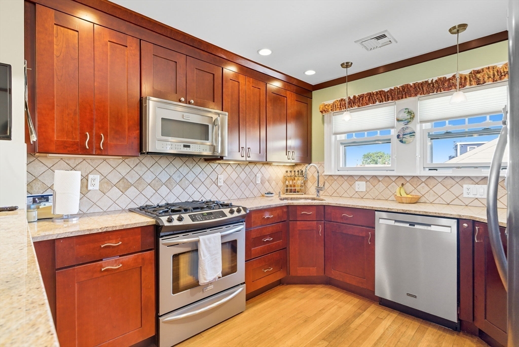 40 Cottage Park Rd, Winthrop, Massachusetts, 4 Bedrooms Bedrooms, 6 Rooms Rooms,2 BathroomsBathrooms,Residential Lease,For Rent,Cottage Park Rd,73475849