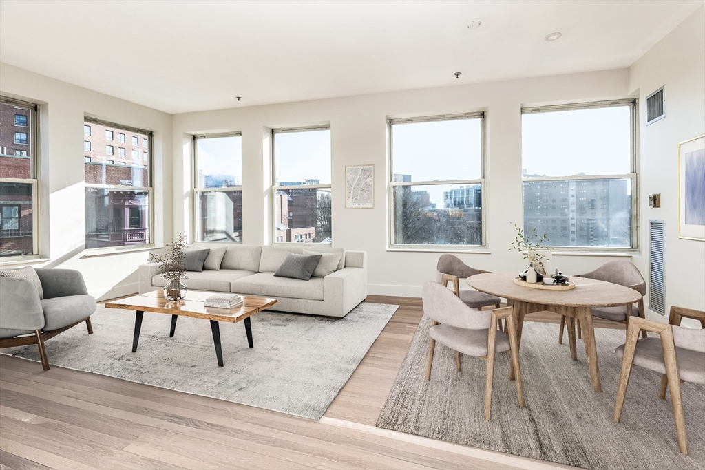 96 Broadway Street, Boston, Massachusetts, 2 Bedrooms Bedrooms, 4 Rooms Rooms,1 BathroomBathrooms,Residential,For Sale,Broadway Street,73476055