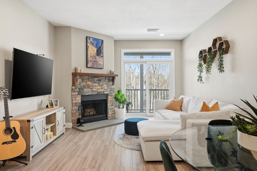 55 Bradford Commons Ln, Braintree, Massachusetts, 2 Bedrooms Bedrooms, 5 Rooms Rooms,2 BathroomsBathrooms,Residential,For Sale,Bradford Commons Ln,73475965