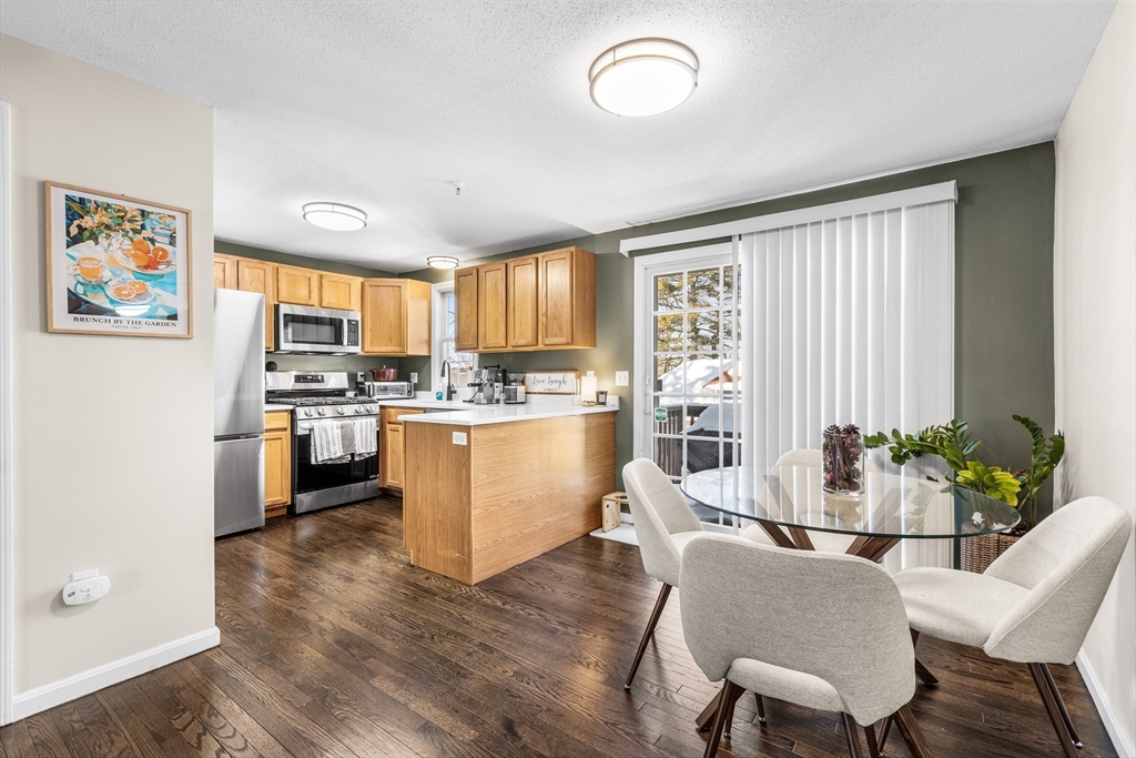 57 Wannalancit St, Lowell, Massachusetts, 2 Bedrooms Bedrooms, 4 Rooms Rooms,1.5 BathroomsBathrooms,Residential,For Sale,Wannalancit St,73476084