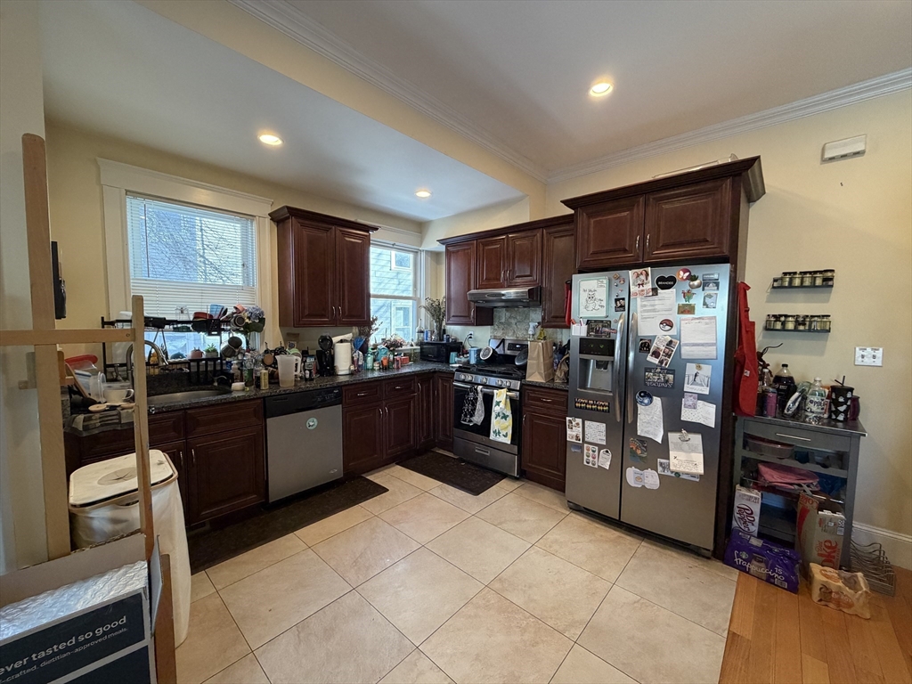 27 Essex St, Cambridge, Massachusetts, 4 Bedrooms Bedrooms, 9 Rooms Rooms,2 BathroomsBathrooms,Residential Lease,For Rent,Essex St,73475864